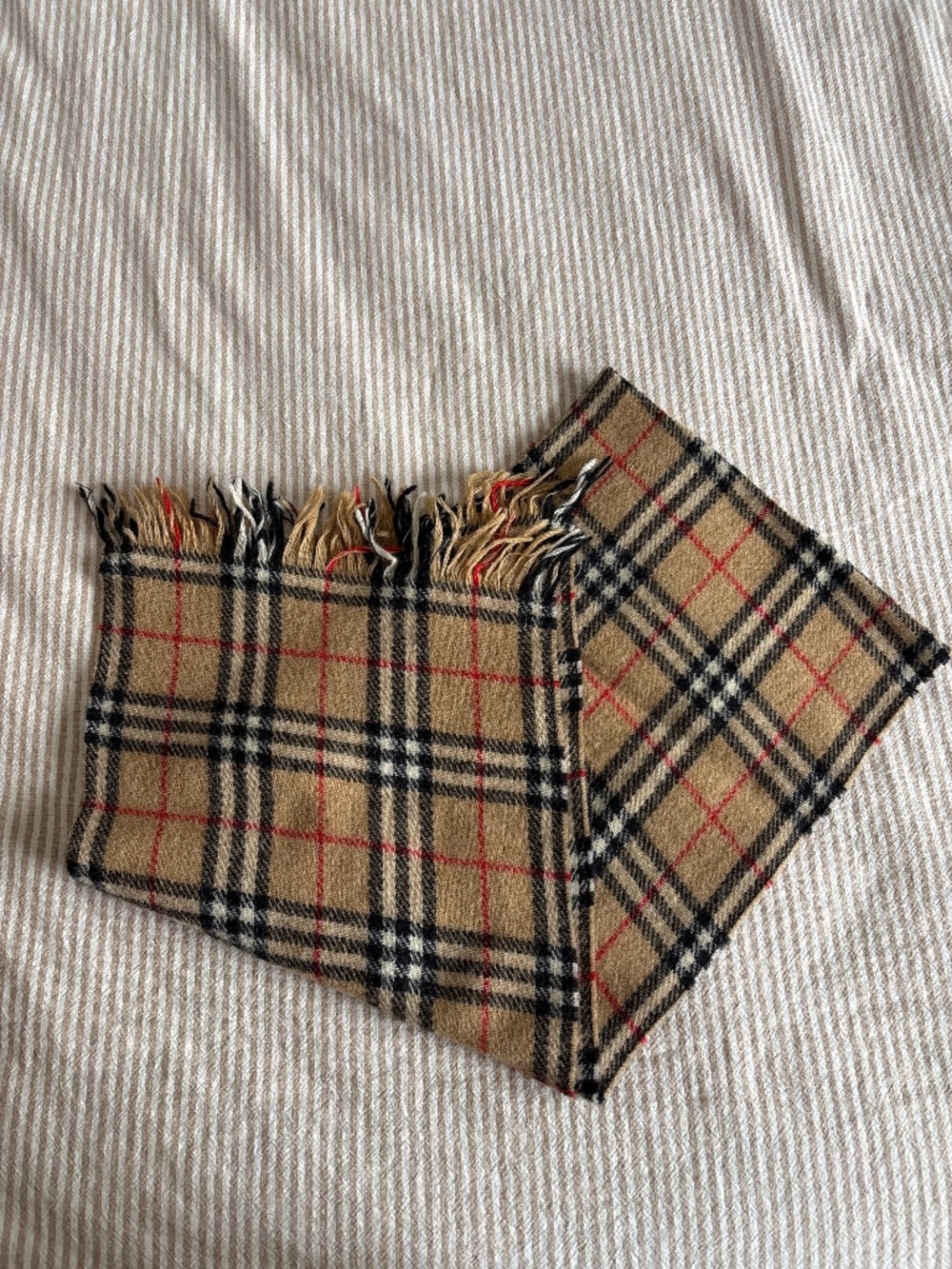 Burberrys classic 100% wool scarf